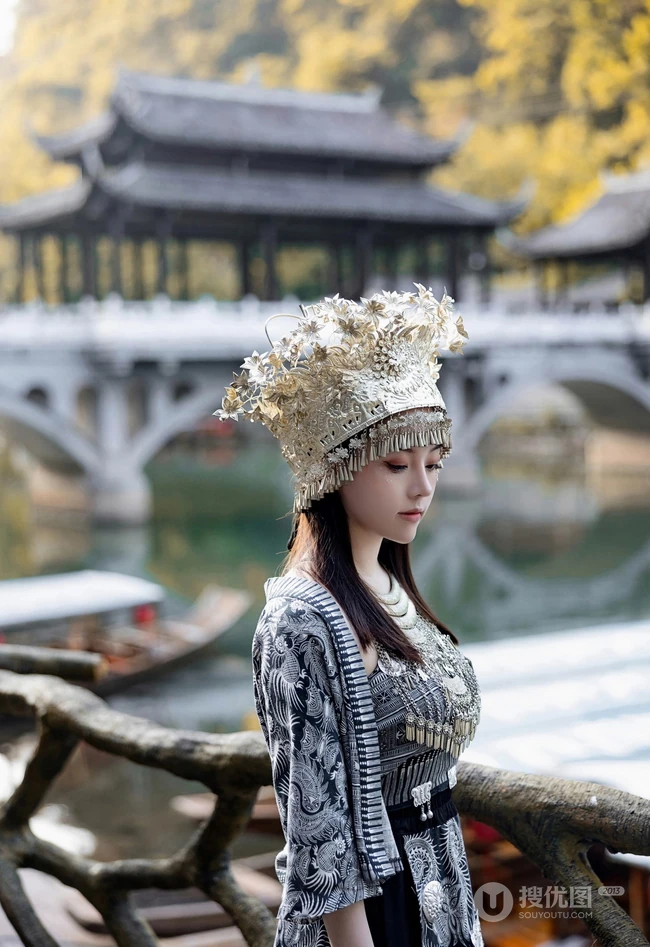 苗族服饰女生，气质网红女生民族风服饰穿搭别有一番风姿写真套图