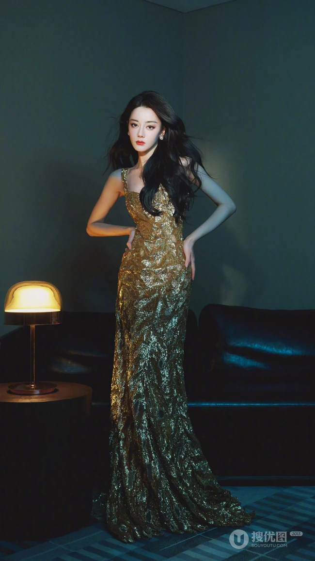 迪丽热巴性感红唇加妩媚高冷眼神超美写真手机壁纸图片集