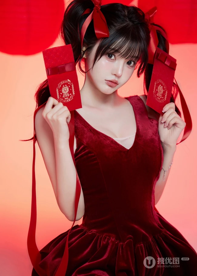 2024新年少女，高颜值超漂亮双马尾辫少女肩带红裙红飘带新年写真套图