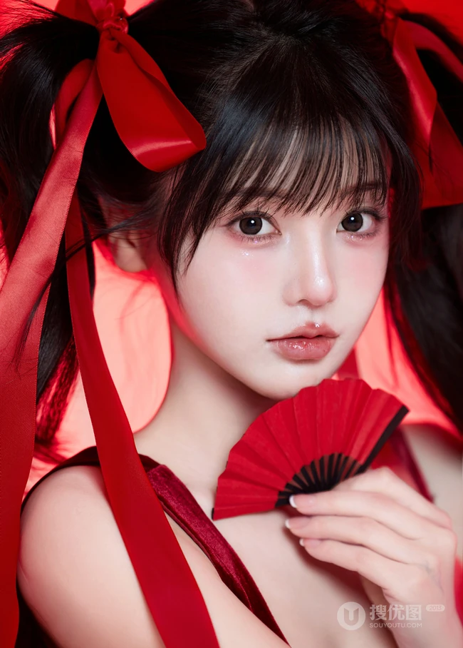2024新年少女，高颜值超漂亮双马尾辫少女肩带红裙红飘带新年写真套图