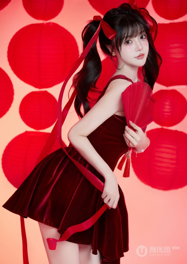2024新年少女，高颜值超漂亮双马尾辫少女肩带红裙红飘带新年写真套图