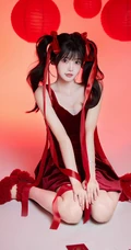 高颜值美女小姐姐红色穿搭很有新年气氛哦！