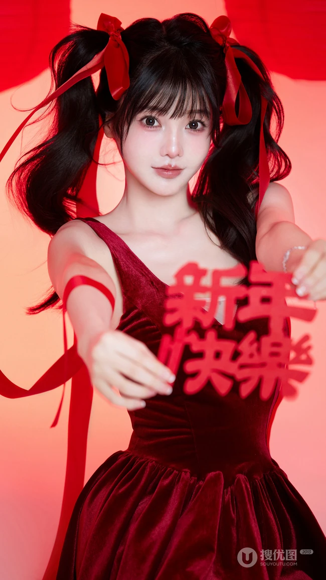 高颜值美女小姐姐红色穿搭很有新年气氛哦！