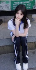 网红女生模特儿豆瓣酱身着学妹制服公交车场景拍摄丰腴身材别样风情写真图集