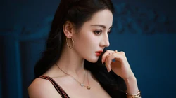 迪丽热巴壁纸，美女迪丽热巴超美吊带刺绣长裙穿搭写真壁纸套图