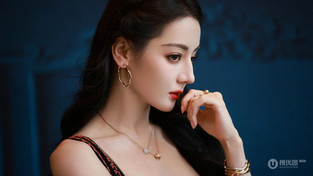 迪丽热巴壁纸，美女迪丽热巴超美吊带刺绣长裙穿搭写真壁纸套图