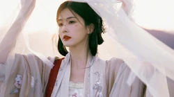 白鹿壁纸，白鹿一袭古装白裙加脸上受伤的妆容我见犹怜超美户外写真壁纸套图