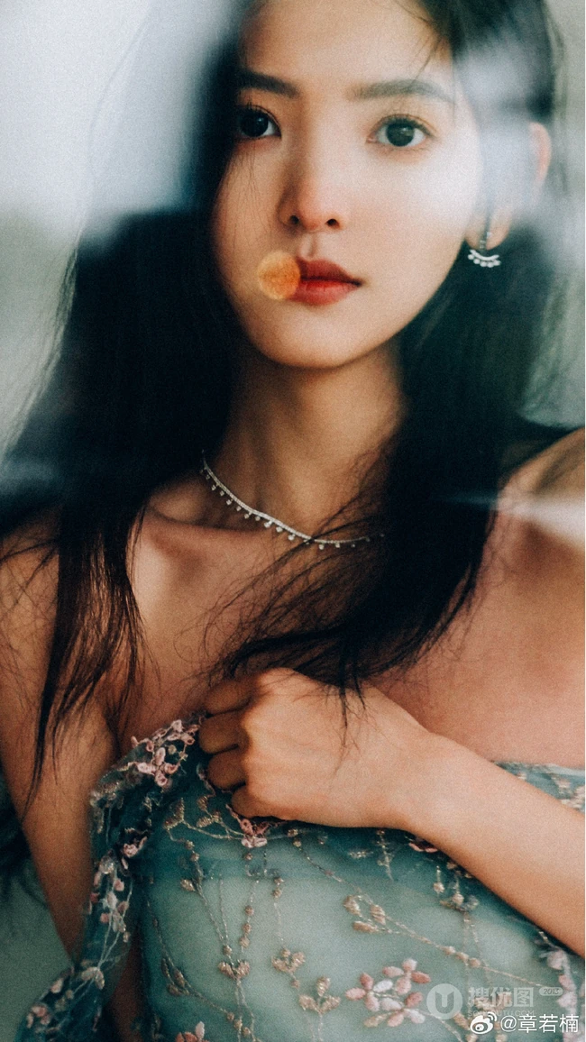 章若楠手机壁纸，美女章若楠超美海边码头写真手机壁纸套图