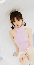 双麻花辫绑发发型清新短裙少女气球房里清新写真图集
