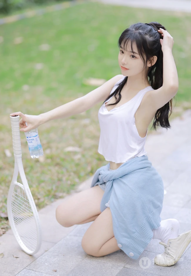 一起打球吗，清新靓丽的学生妹少女简单马尾辫发型加背心牛仔短裤户外球场写真图集