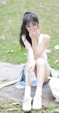一起打球吗，清新靓丽的学生妹少女简单马尾辫发型加背心牛仔短裤户外球场写真图集