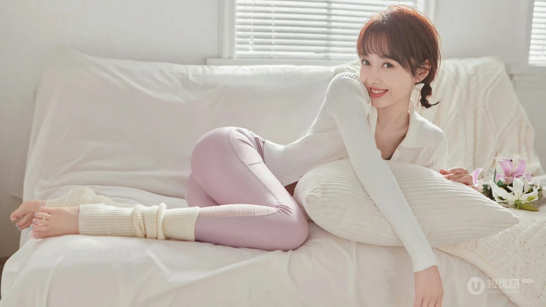 美女宣璐超美紧身衣尽显完美小翘臀居家私房比耶写真壁纸图片