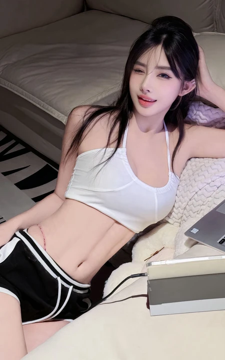 身材超好的高颜值韩国女生腹肌小姐姐紧身肩带背心加短裤居家室内美拍照片图集