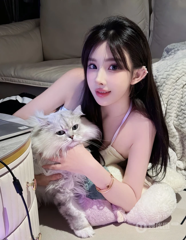 身材超好的高颜值韩国女生腹肌小姐姐紧身肩带背心加短裤居家室内美拍照片图集