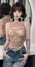 看一眼就心动，超好看短发女生小姐姐紧身轻纱装字母背心牛仔裤穿搭生活照图集