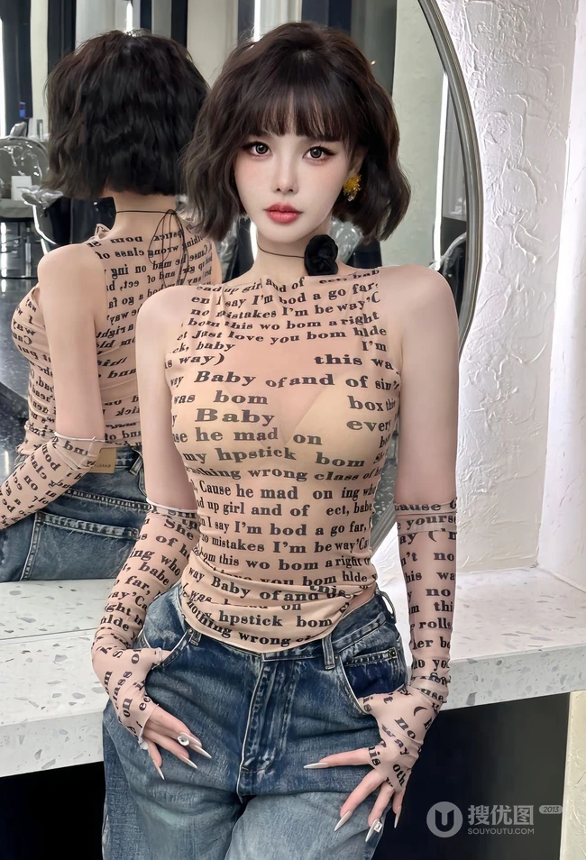 看一眼就心动，超好看短发女生小姐姐紧身轻纱装字母背心牛仔裤穿搭生活照图集