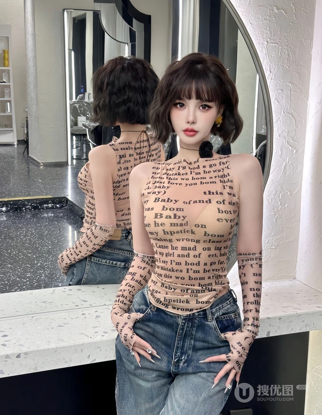 看一眼就心动，超好看短发女生小姐姐紧身轻纱装字母背心牛仔裤穿搭生活照图集