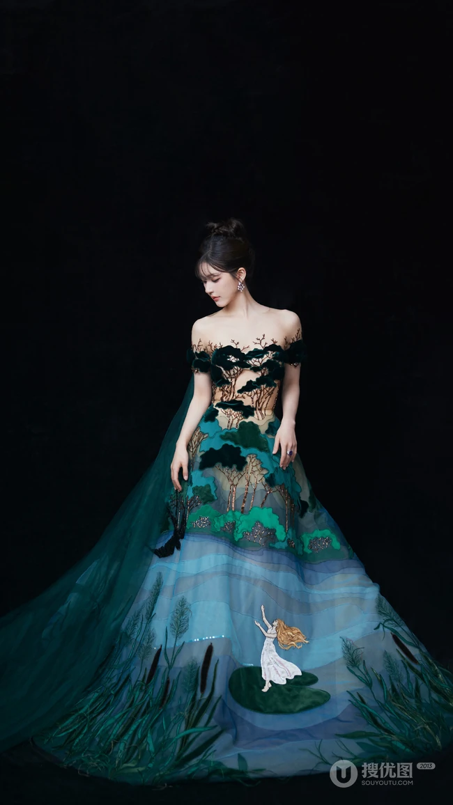 赵露思手机壁纸，赵露思国潮风超美轻纱长裙妩媚写真手机壁纸图片