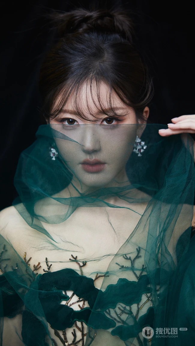 赵露思手机壁纸，赵露思国潮风超美轻纱长裙妩媚写真手机壁纸图片