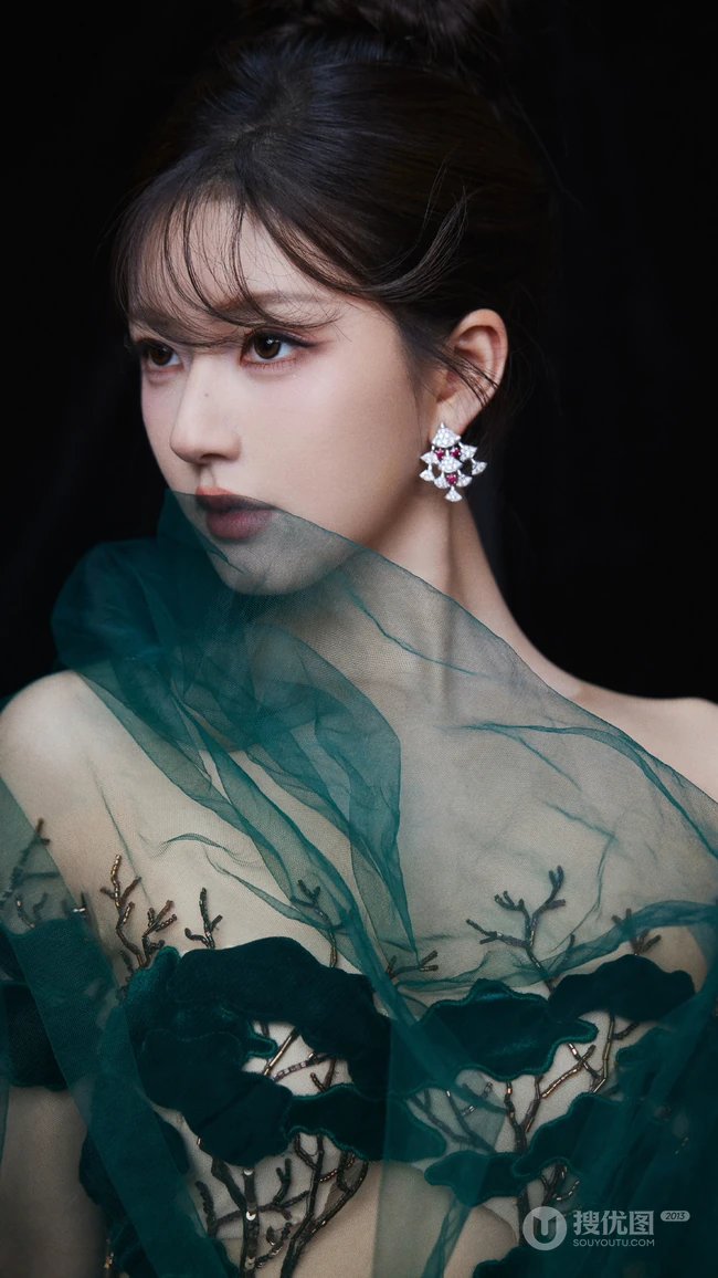 赵露思手机壁纸，赵露思国潮风超美轻纱长裙妩媚写真手机壁纸图片