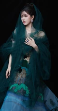 赵露思手机壁纸，赵露思国潮风超美轻纱长裙妩媚写真手机壁纸图片