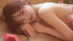 玫瑰花少女，玫瑰花房，吊带粉裙性感美少女娇媚私房写真壁纸图片