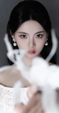 杨超越超美气质礼裙白裙穿搭尽显完美苗条身材写真美照