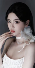 杨超越超美气质礼裙白裙穿搭尽显完美苗条身材写真美照