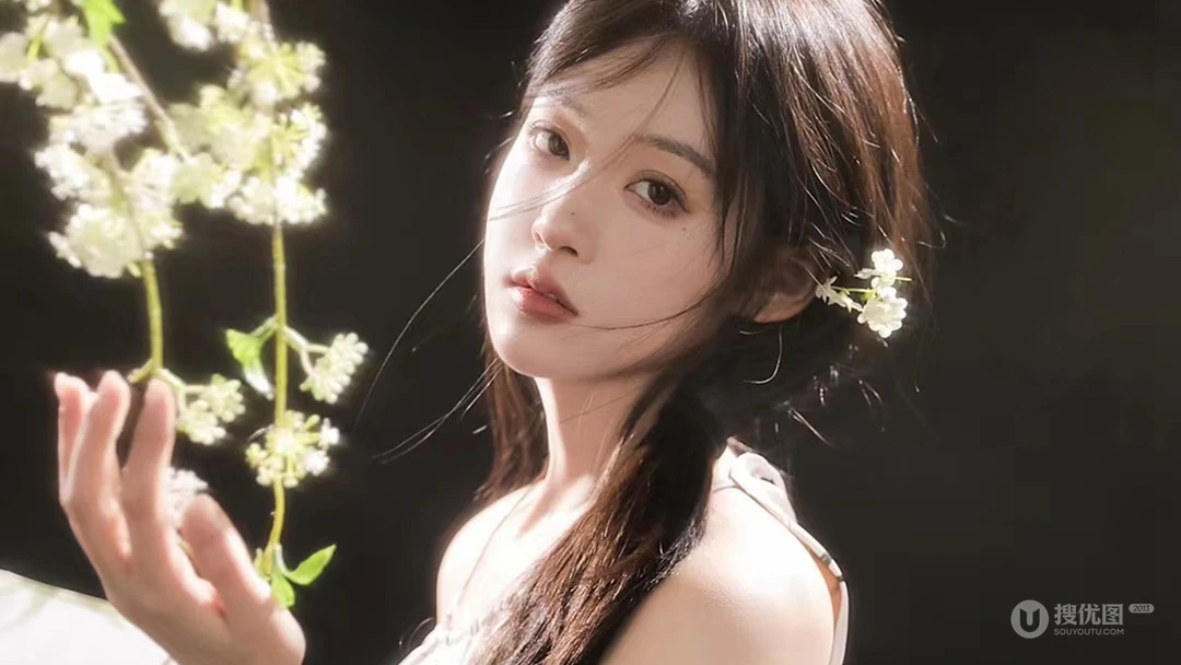 古风旗袍装美女手拿油纸白伞袅袅婷婷桌面壁纸
