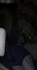 心动的感觉，往往就是一瞬间，穿着蕾丝肩带睡裙的气质女人居家复古写真套图