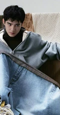 刘昊然多套不同服饰穿搭帅气写真登某杂志封面图片