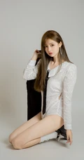遇见最好的自己，身着白色紧身连体衣的魅力女生个人肖像写真私拍美照