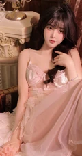 心动的感觉，从见到的那一刻发现，白皙浅粉裙装女生气质室内写真套图