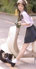 少女的校园时光，骑电动摩托车的长发秀气清新学妹街拍美照图集