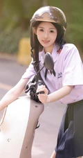 少女的校园时光，骑电动摩托车的长发秀气清新学妹街拍美照图集