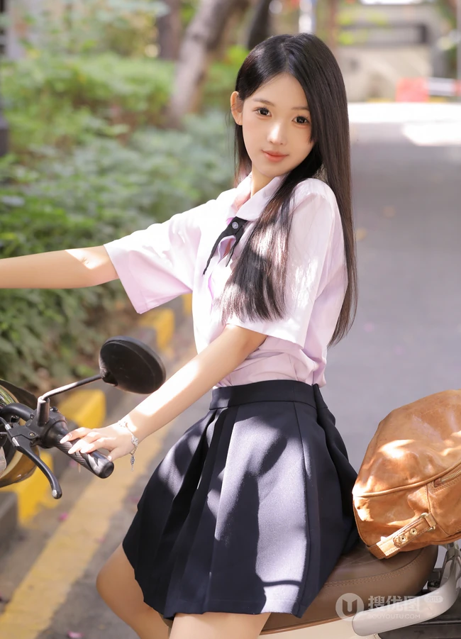 少女的校园时光，骑电动摩托车的长发秀气清新学妹街拍美照图集