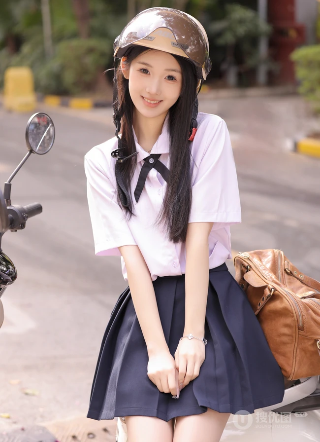 少女的校园时光，骑电动摩托车的长发秀气清新学妹街拍美照图集