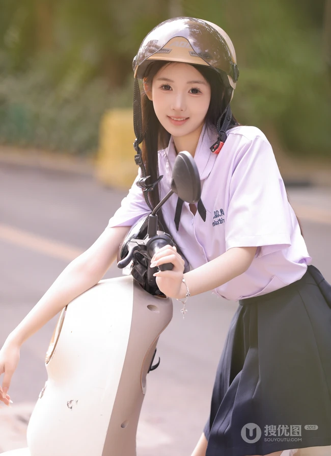少女的校园时光，骑电动摩托车的长发秀气清新学妹街拍美照图集