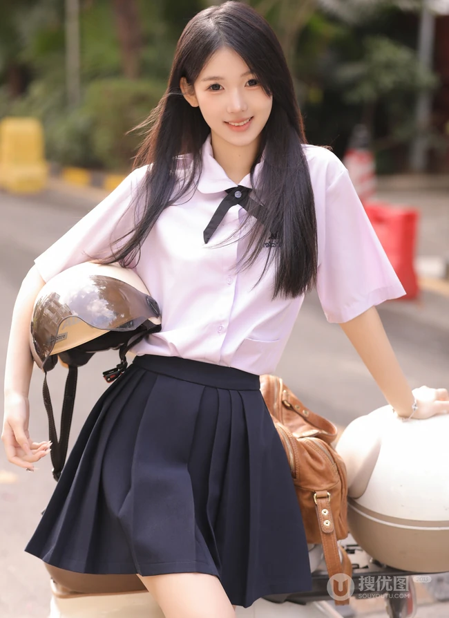 少女的校园时光，骑电动摩托车的长发秀气清新学妹街拍美照图集