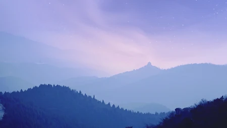 紫调星空下层叠山林雾霭风景桌面壁纸
