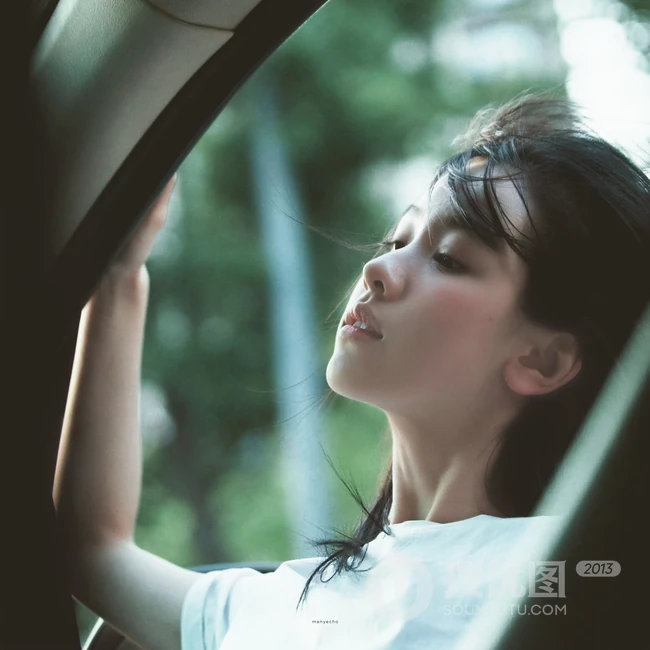女明星陈都灵车内氛围感写真合集