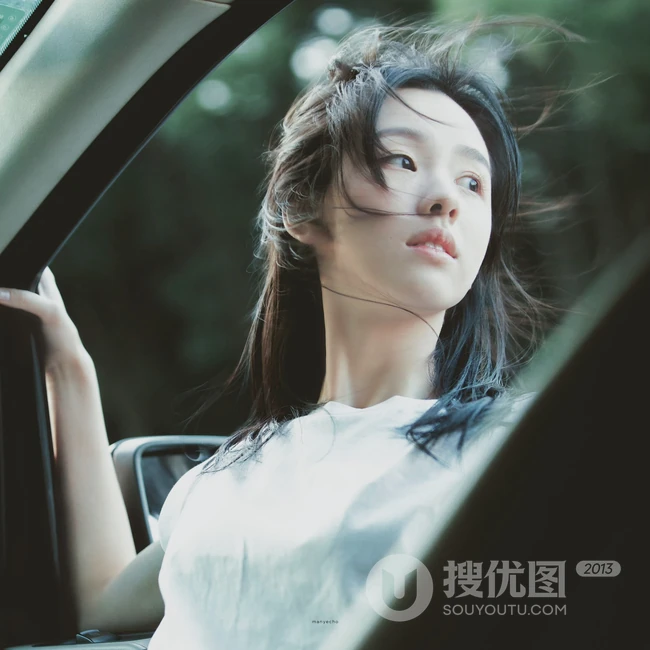 女明星陈都灵车内氛围感写真合集