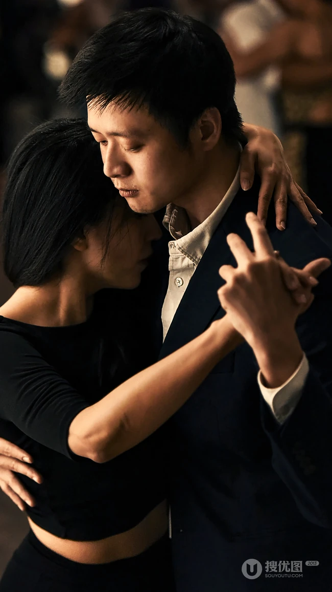 秋日森林情侣亲密互动氛围感写真图集