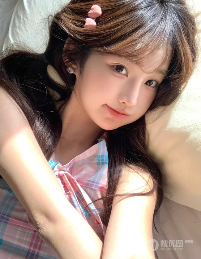 10后漂亮气质可人甜女生孩的自拍生活美照图集