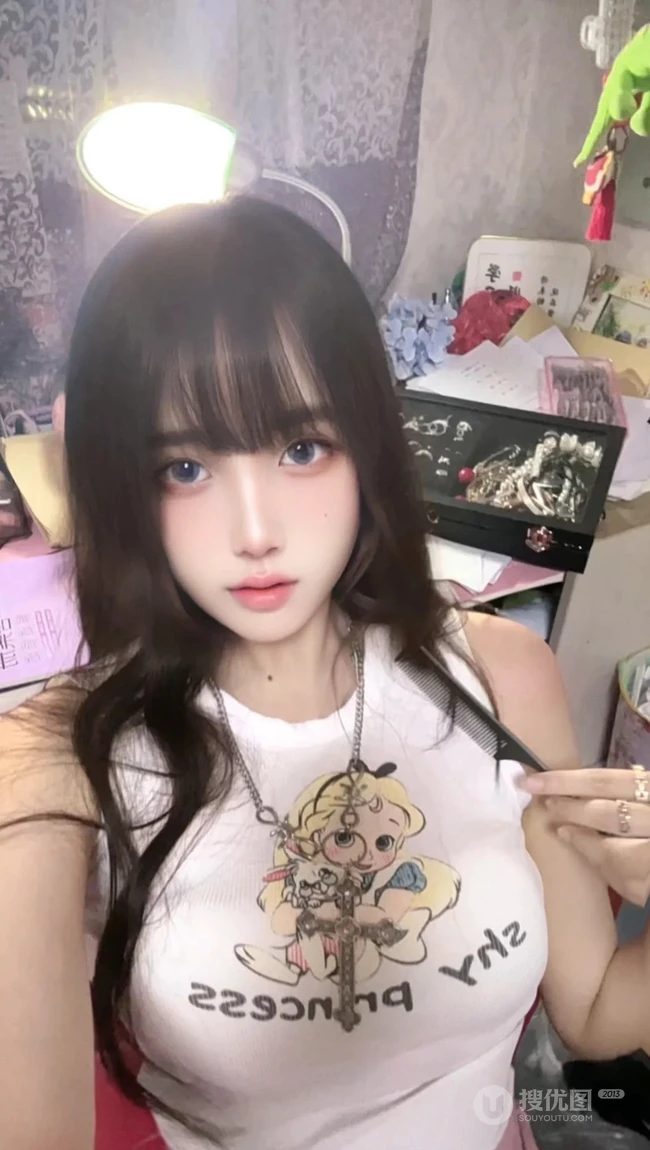 10后漂亮气质可人甜女生孩的自拍生活美照图集