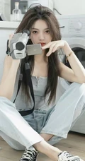 洗衣机前拍摄美照的背心牛仔裤简约穿搭女生悠闲写真套图