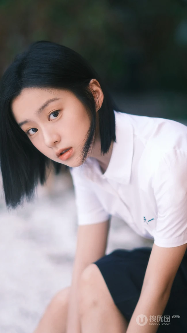 笑容灿烂的包上恩甜美学生装短发手机壁纸图集