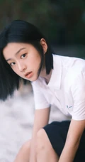 笑容灿烂的包上恩甜美学生装短发手机壁纸图集