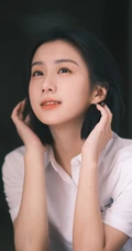 笑容灿烂的包上恩甜美学生装短发手机壁纸图集