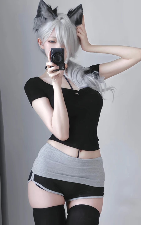 猫耳朵cos美女，高挑大长腿完美身材短裤美女自拍美照手机壁纸图集